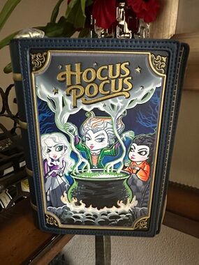 Hocus Pocus Decorative Book Clutch /crossbody Cauldron Art Loungefly NWT Disney